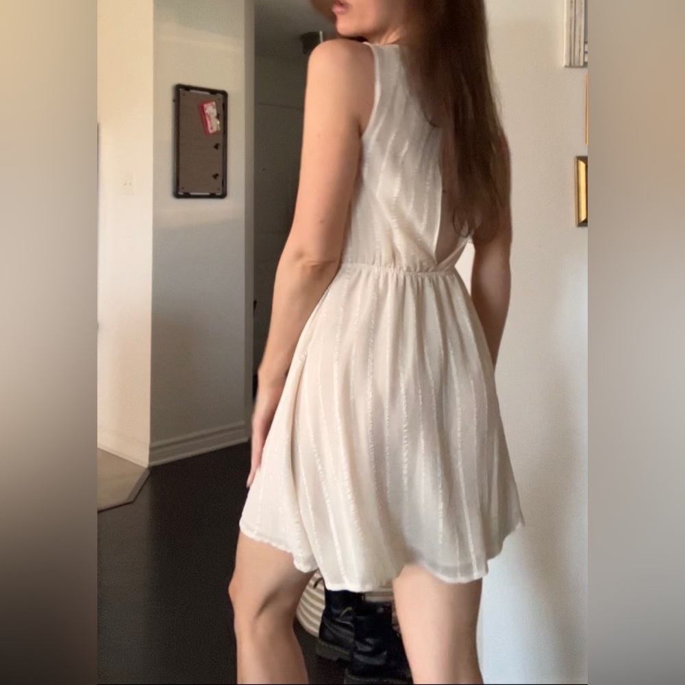 Sleeveless pinky beige dress